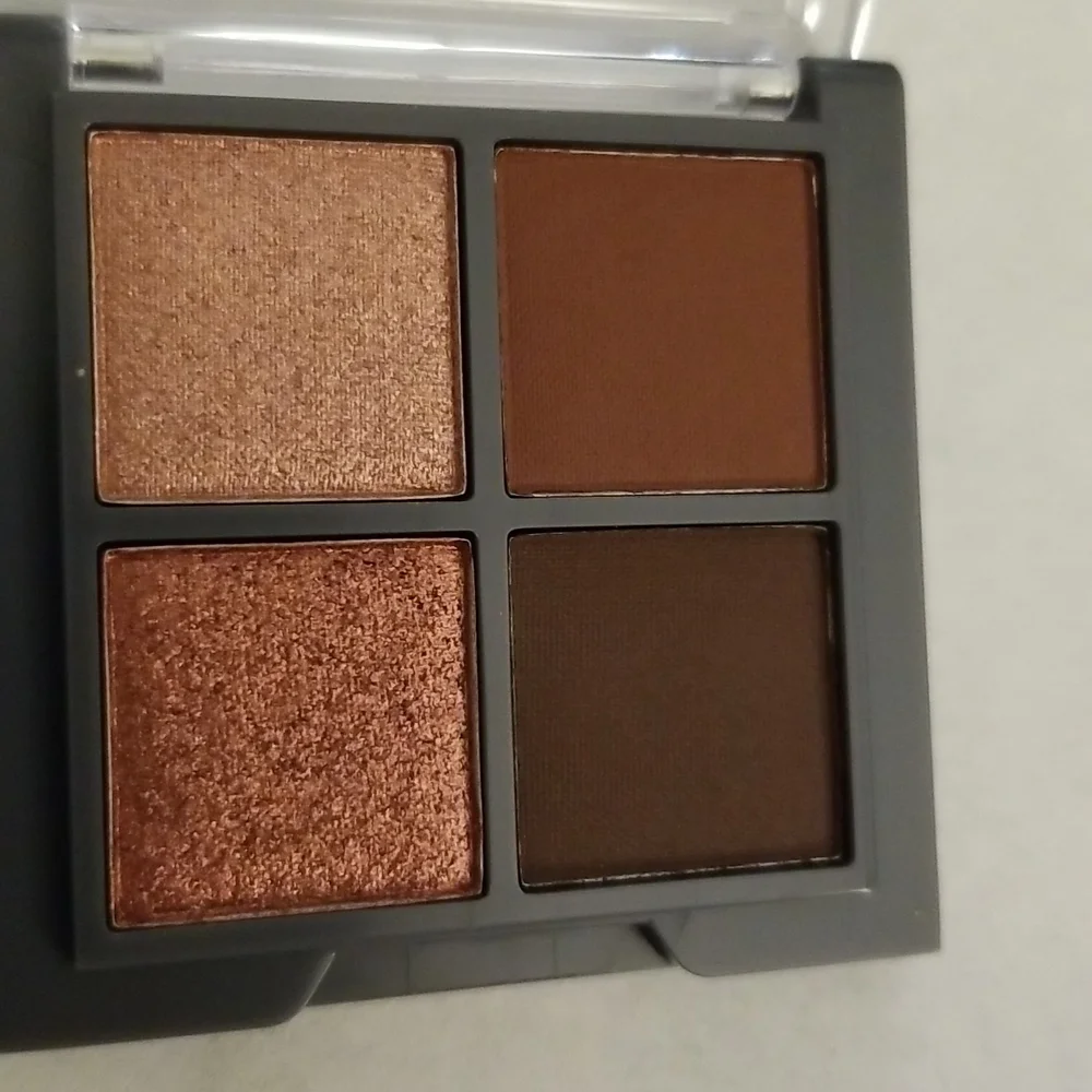 4/25 bundle item. Chella Blushing Rose Eyeshadow Quad